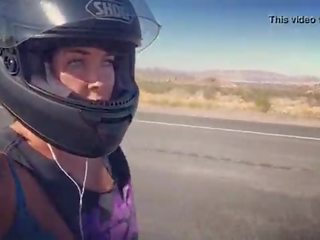 Felicity feline motorcycle femme fatale lovaglás aprilia -ban melltartó