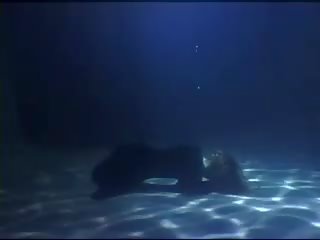 Underwater smutsiga film captive 1