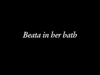비타 운지법 에 그녀의 목욕